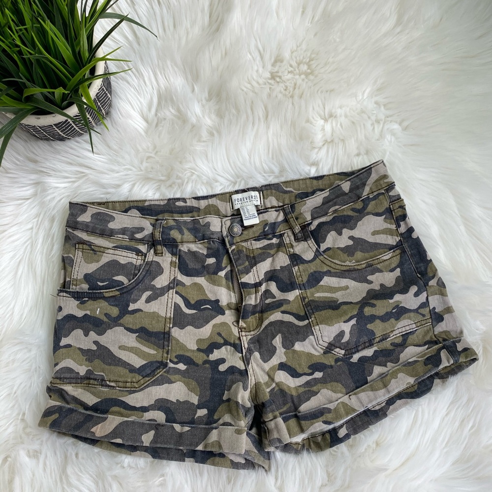 Forever 21 Army shorts size 31